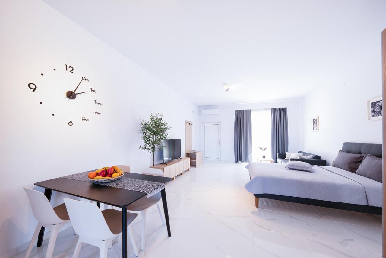 True Apartment